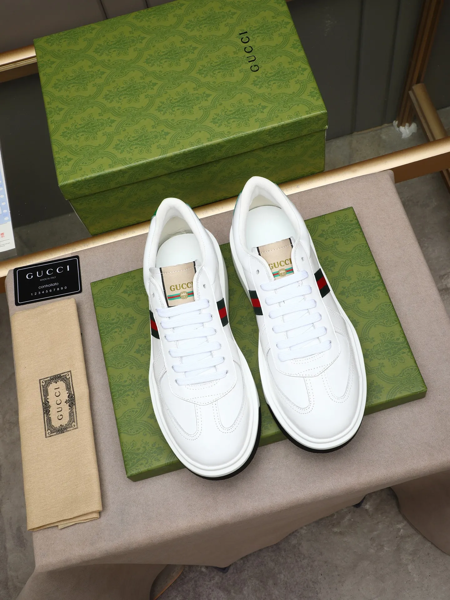 Men's shoes 💰480 New men's shoes GUCCI Fashion trend Made of first-layer calfskin ➕ washed sheep lining! The foot feels super comfortable and the workmanship is impeccable. Foam ultra-light outsole, size: 38-44 (45 customized) 4 colors to choose from!
